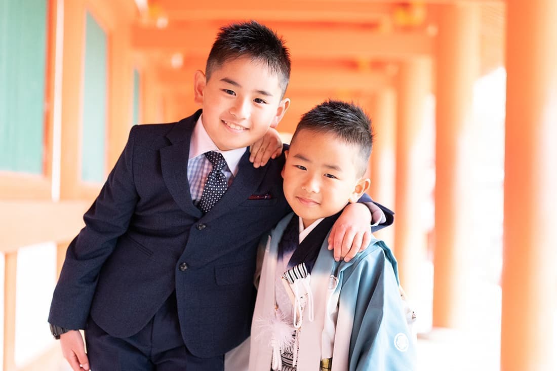 七五三の出張撮影|春日大社の境内にて兄弟だけでの記念写真