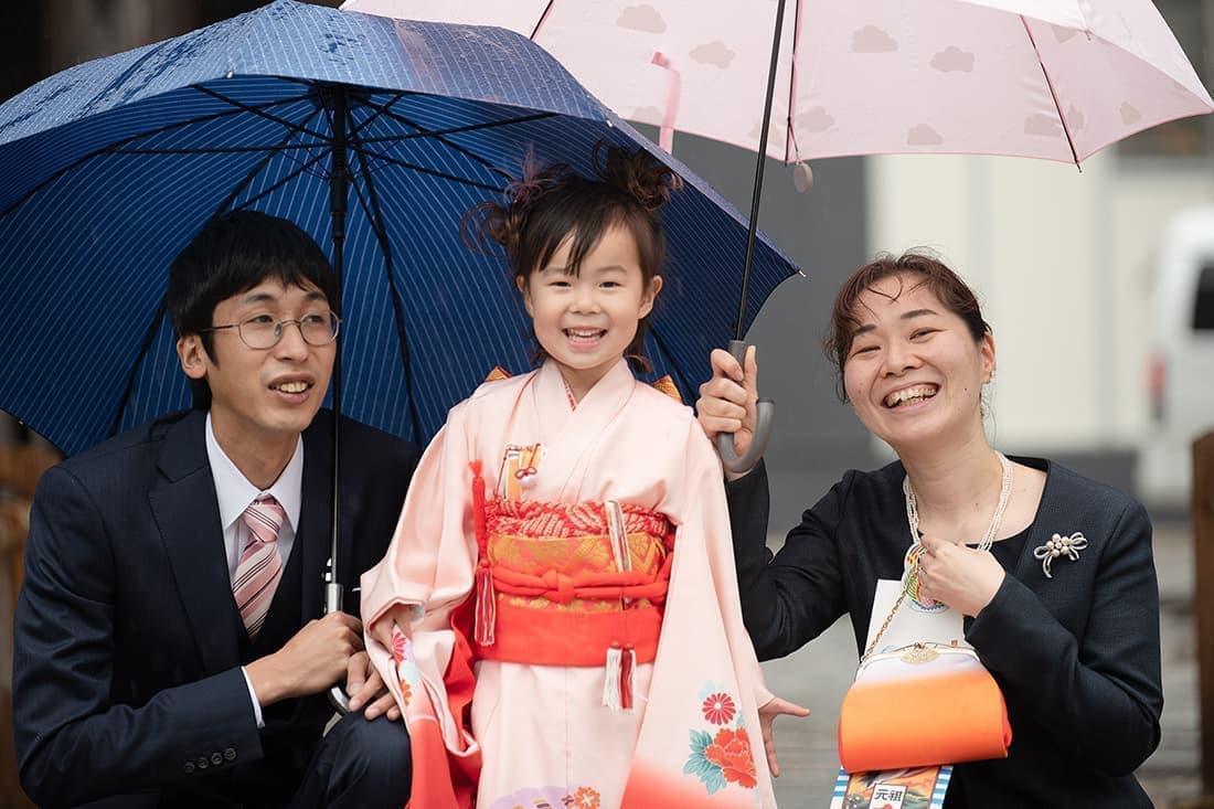 七五三の出張撮影|パパさん、ママさんと三人での記念写真